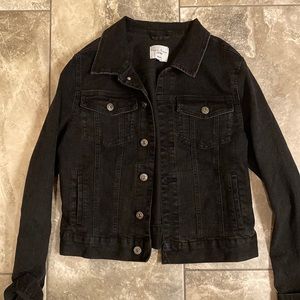 Woman’s Black denim jacket!!